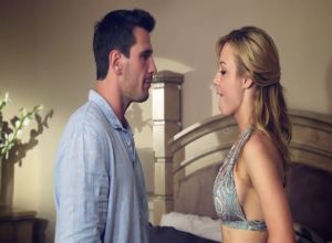 С красивой американкой занимаются разнообразным сексом